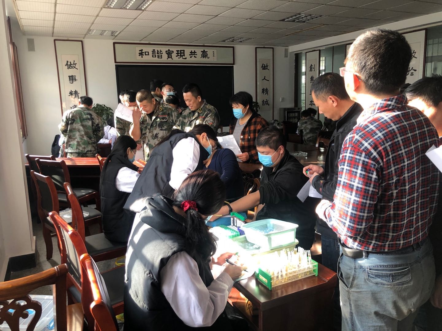 Jianhua employees do physical examination